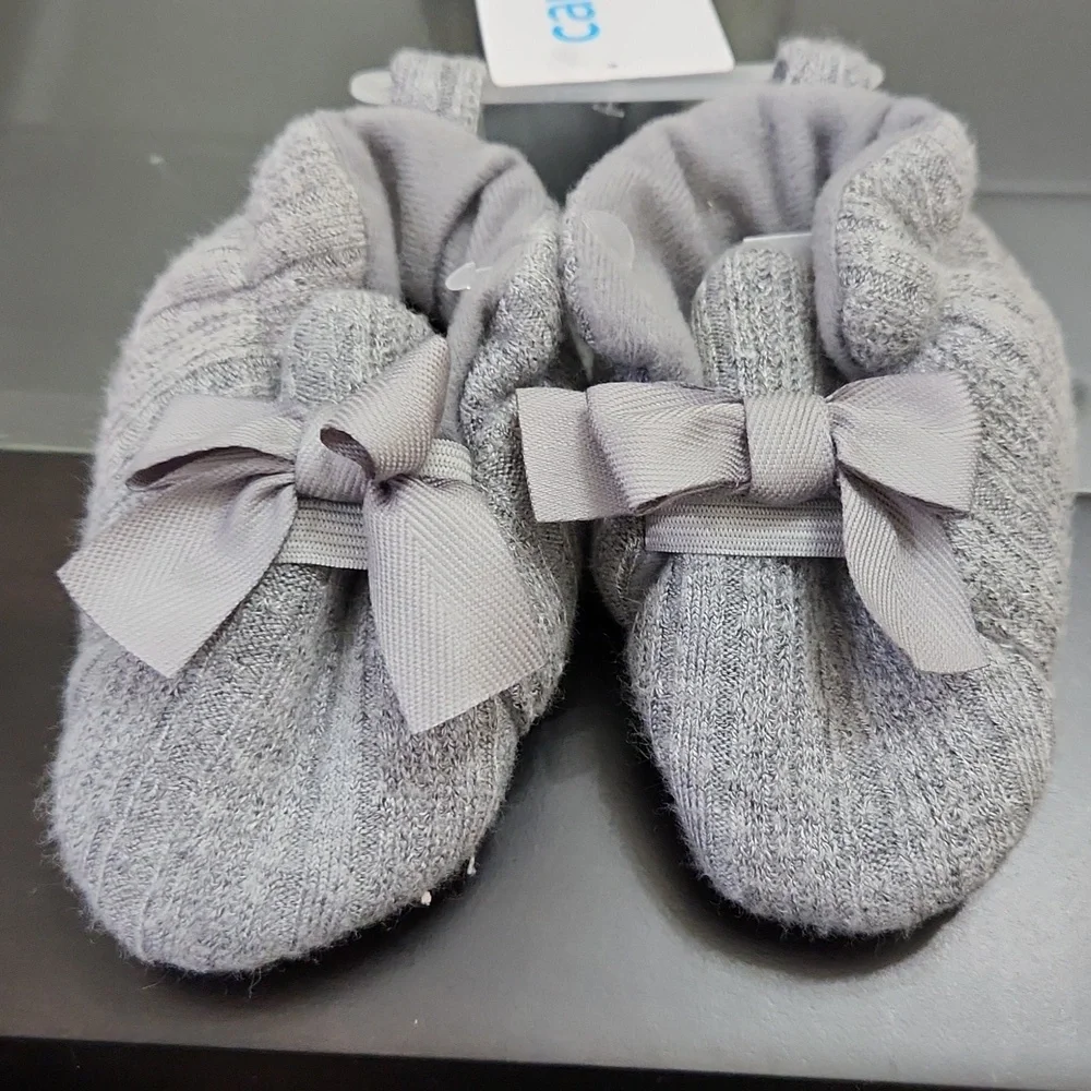 Carter's Baby booties unisex size 0-6 months New